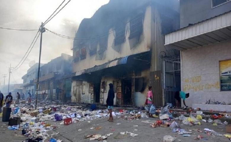 Ratusan toko dibakar saat kerusuhan Anti China di Solomon/Net