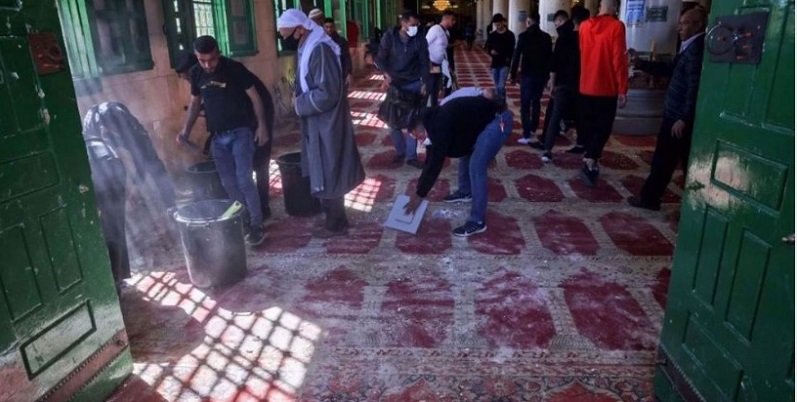 Polisi Zionis Israel menyerang Masjid Al Aqsa/presstv