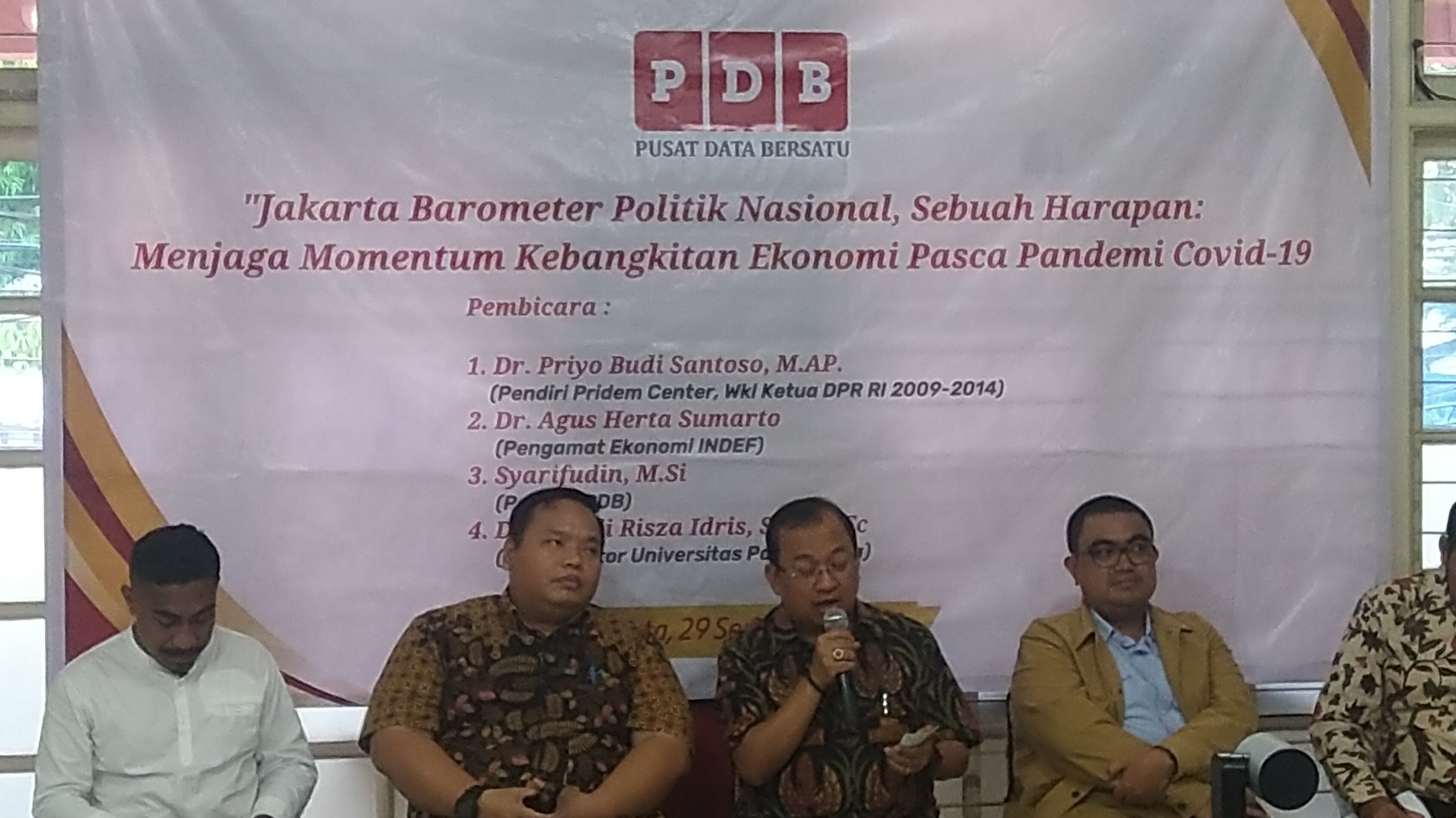 diskusi hasil survei Pusat Data Bersatu (PDB), di Tebet, Jakarta Selatan (SinPo.id/Zikri)