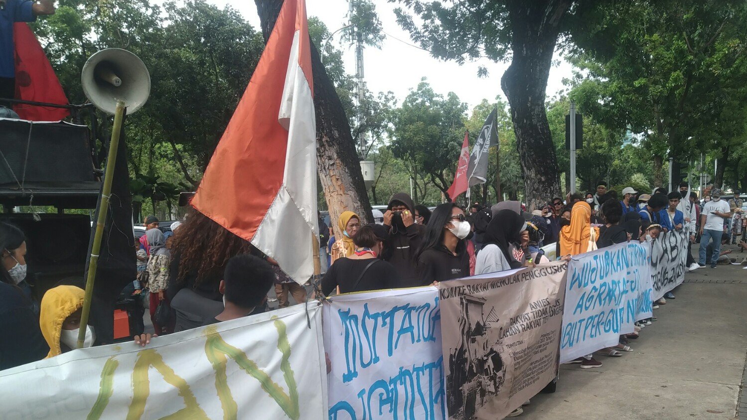 Unjuk rasa di Balai Kota (SinPo.id/Zikri)