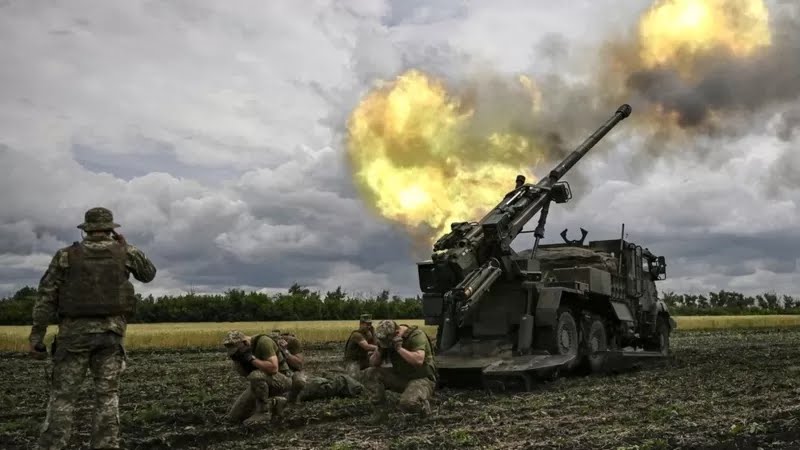 Para pasukan Ukraina melakukan serangan ke tentara Rusia/Getty Images