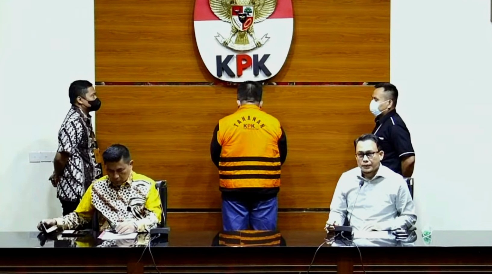 Konpers Penahanan Tersangka Ivan Dwi Kusuma Sujanto kasus pengurusan perkara di MA/ SinPo.id/ Khaerul Anam
