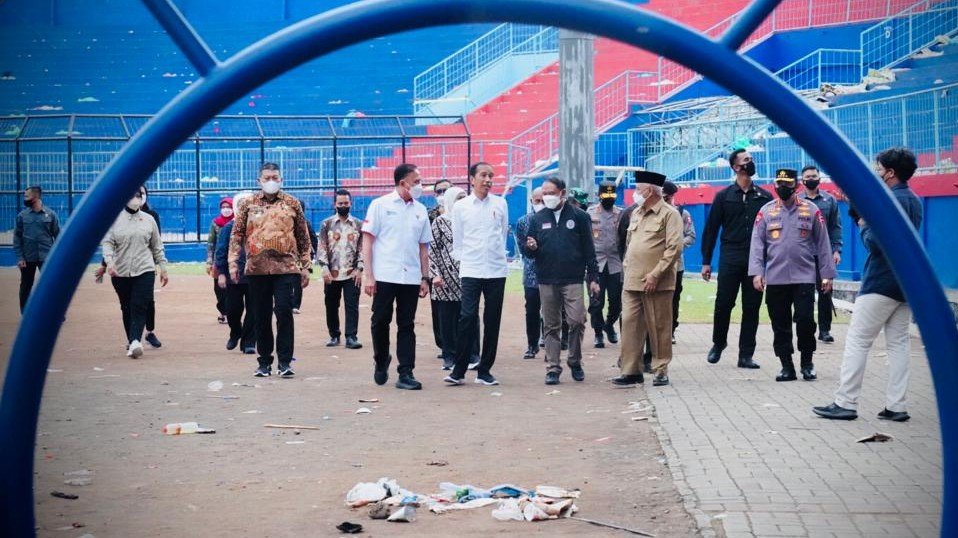 Presiden Joko Widodo saat tinjau Stadion Kanjuruhan/ BPMI Setpres