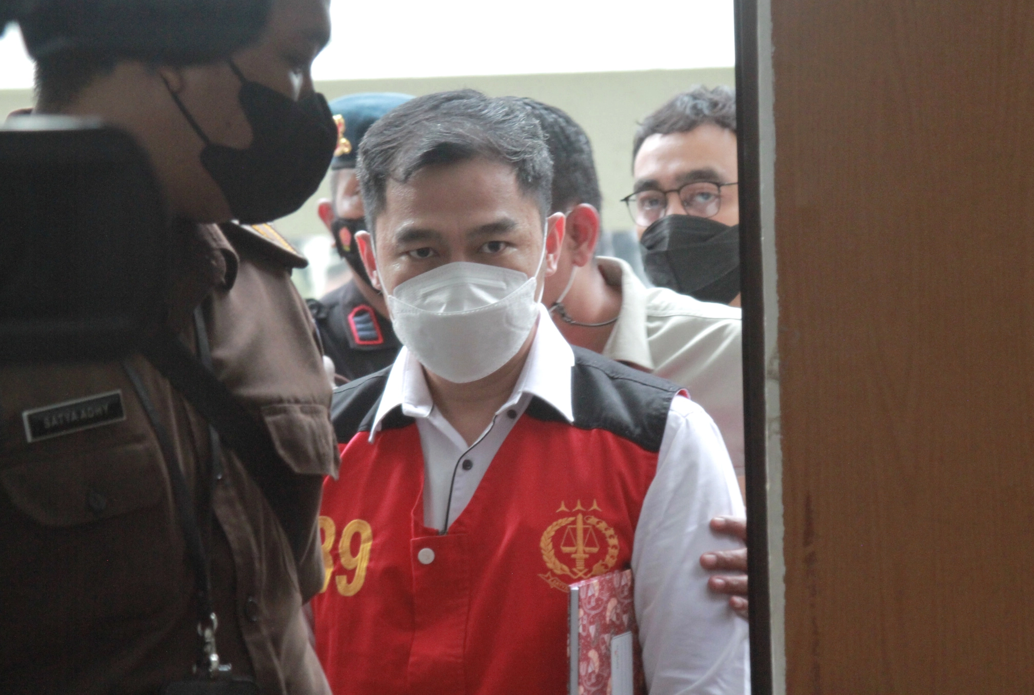 Arif Rachman Arifin saat mengenakan pakaian tahanan/SinPo.id