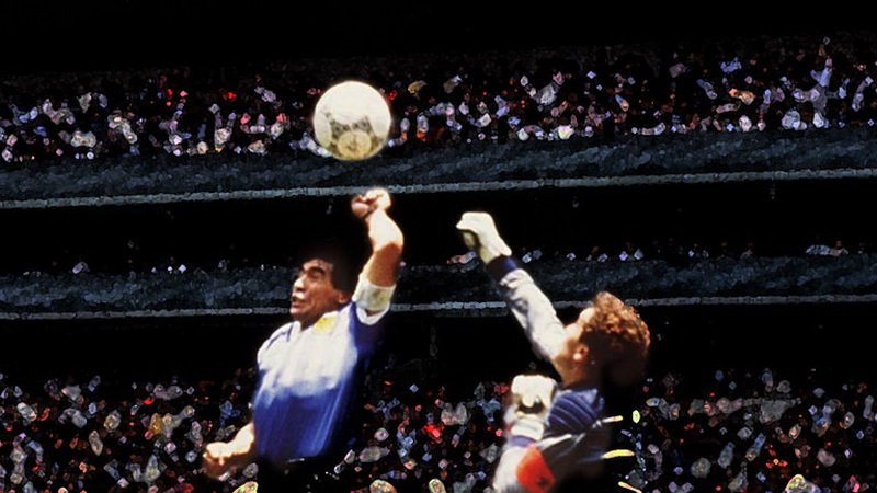 Diego Maradona saat mencetak gol Tangan Tuhan tahun 1986/ Istimewa