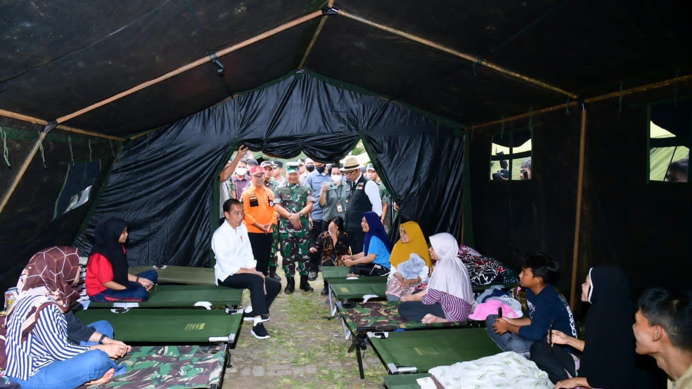 Presiden Joko Widodo saat menengok korban gempa Cianjur/ BPMI Setpres