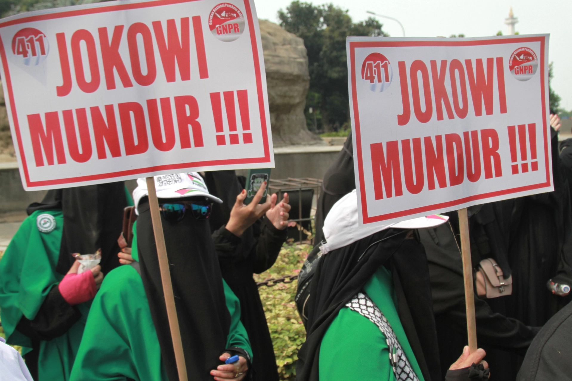 Tuntutan Jokowi mundur oleh massa aksi 411/SinPo.id