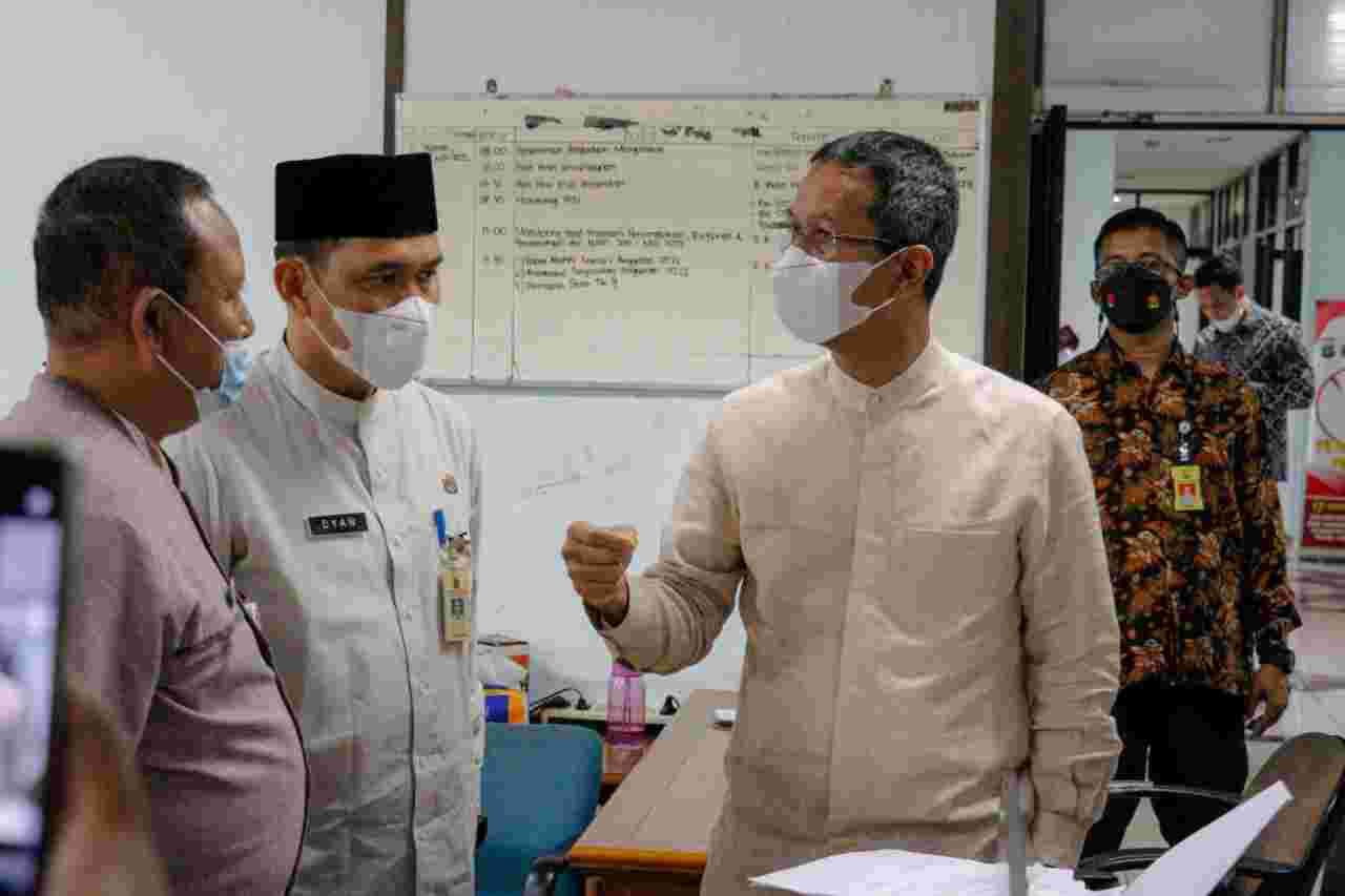 Penjabat (Pj) Gubernur DKI Jakarta, Heru Budi Hartono saat inspeksi mendadak (Sidak) (SinPo.id/Dok Pemprov DKI)