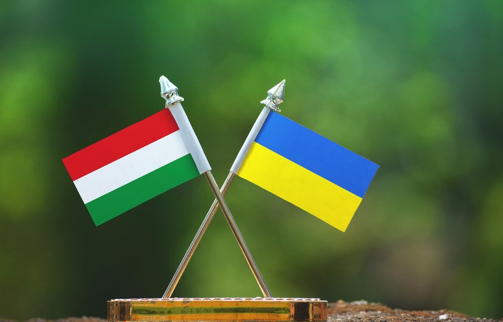 Ilustrasi bendera Ukraina dan Hongaria/Wilson Center