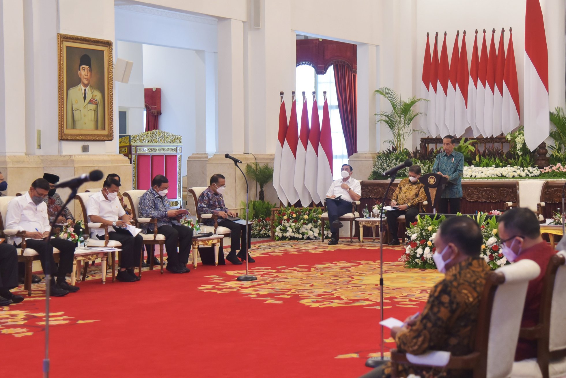 Presiden Jokowi memberikan pengantar pada Sidang Kabinet Paripurna (Humas Setkab)