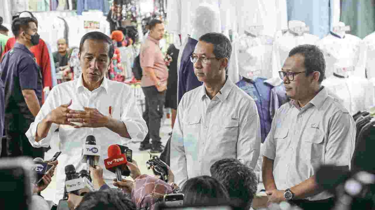 PJ Gubernur DKI Heru saat dampingi Presiden Jokowi kunjungi Pasar Tanah Abang/ Dok. Pemprov DkI
