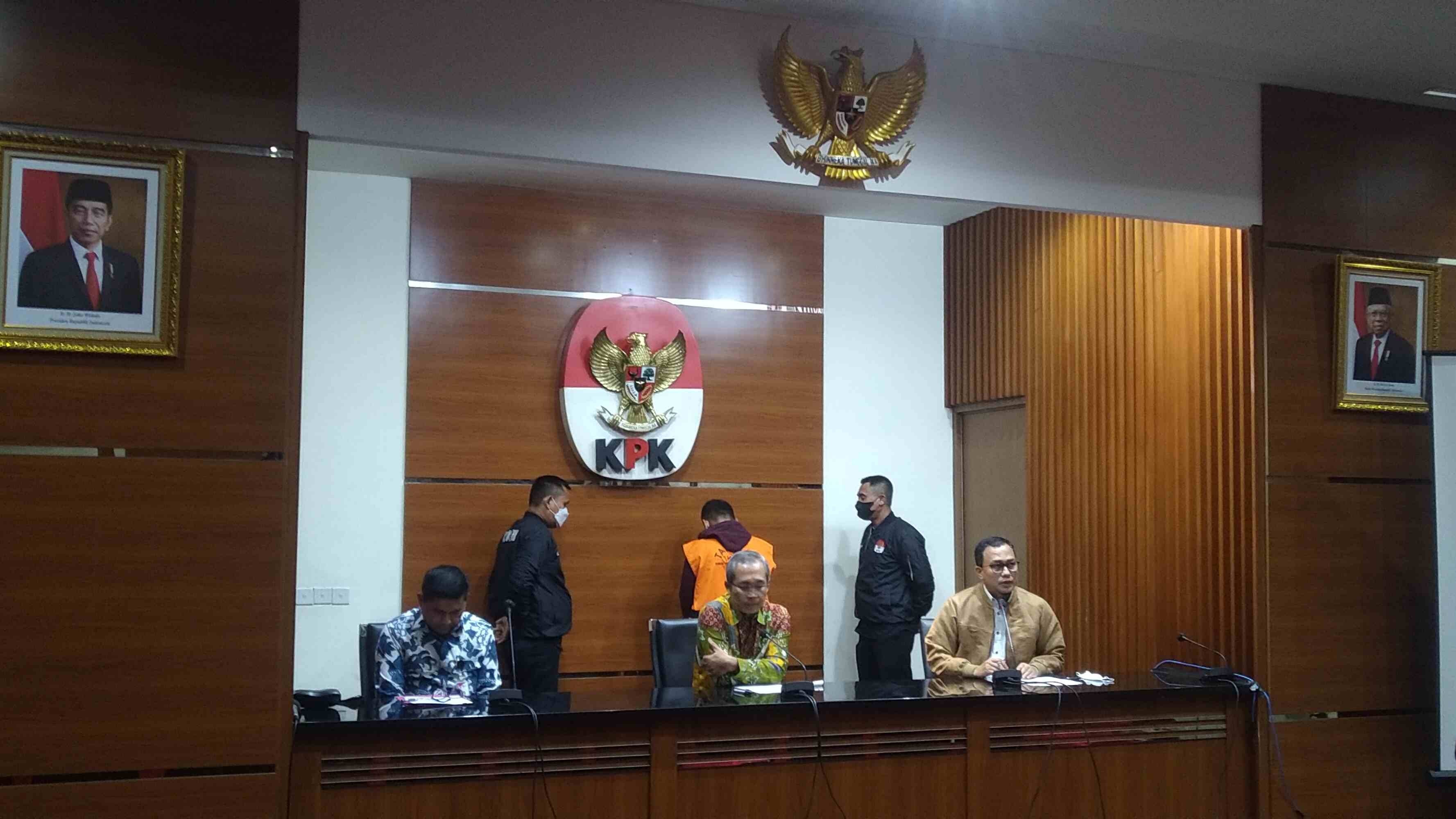 Konferensi pers penahanan GM PT Antam oleh KPK/ SinPo.id/ Zikri Maulana