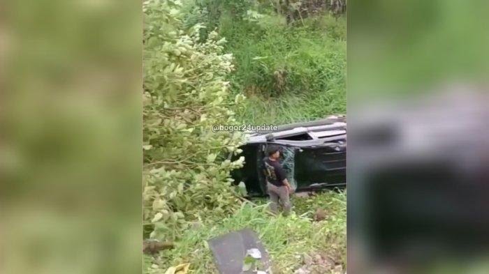 Mobil Avanza yang jatuh ke jurang di Tamansari/Bogorupdate