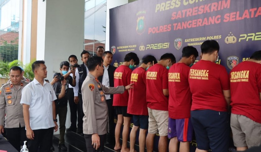 Tujuh orang tersangka pelemparan bus pemain dan ofisial Persis Solo. (Foto: PMJ News)