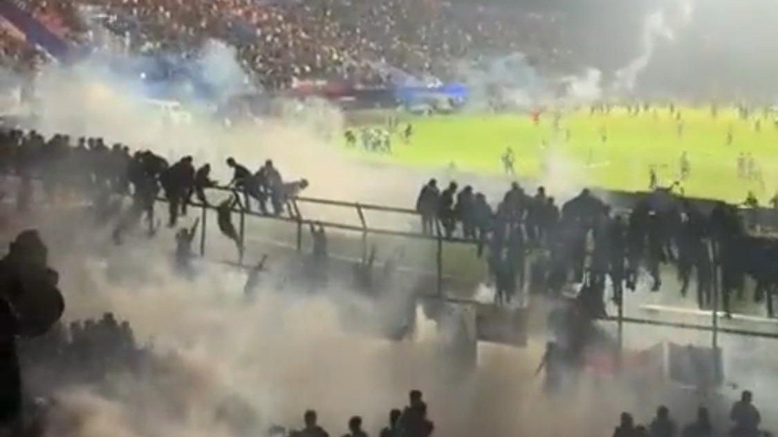 Tangkapan layar peristiwa kerusuhan di stadion Kanjuruhan, Malang/Istimewa