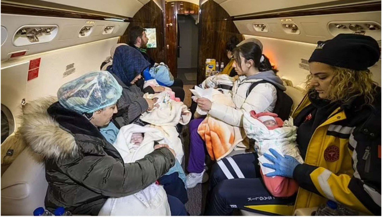 Bayi-bayi yang diterbangkan menggunakan pesawat Erdogan (Sumber : Anadolu Agency)