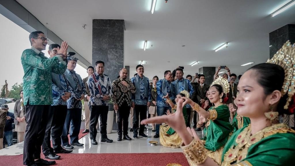 Menparekraf Sandiaga Uno saat resmikan Politeknik Pariwisata Makassar/ Kemenparekraf