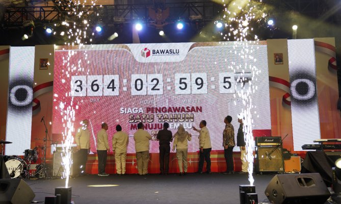 Bawaslu menggelar apel kesiapan pengawasan Pemilu Serentak 2024 jelang satu tahun pelaksanaan pemungutan suara, di Kantor Bawaslu, Jakarta, Selasa 14 Februari 2023