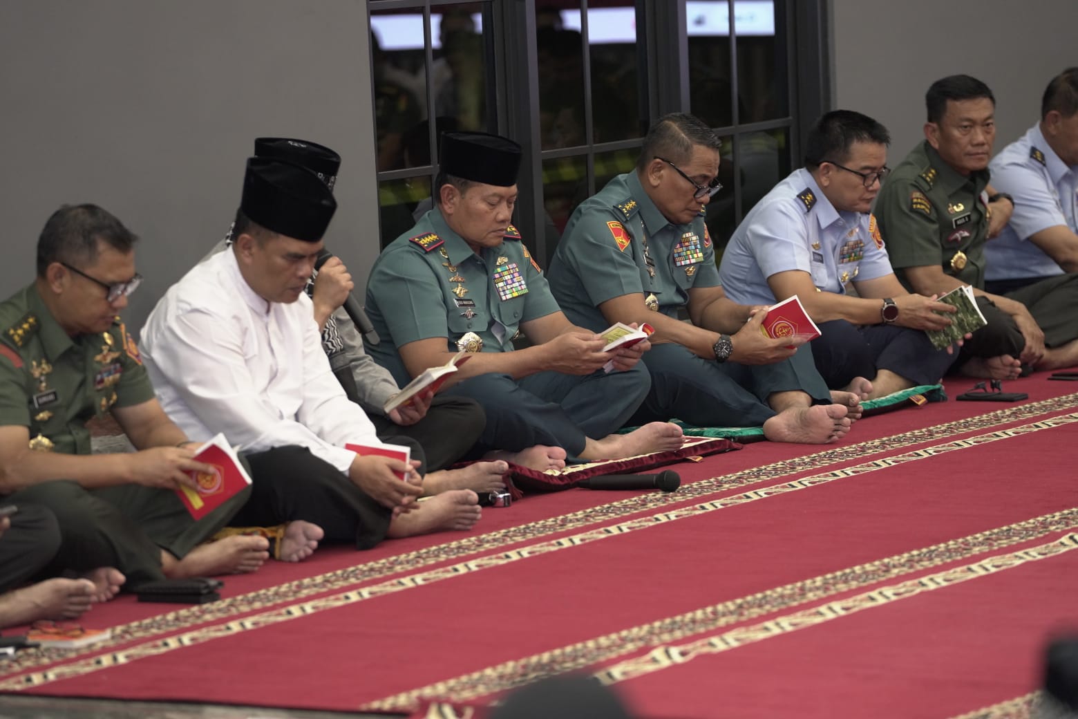 Doa bersama dalam rangka syukuran menempati Rumah Dinas Jabatan Panglima TNI di Wisma A Yani,