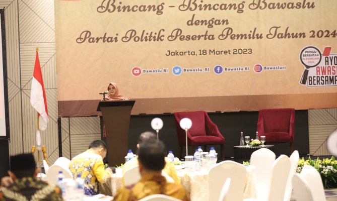 Anggota Bawaslu Lolly Suhenty saat menjadi narasumber dalam forum Bincang-Bincang Bawaslu dengan Parpol di Jakarta, Sabtu, 18 Maret 2023