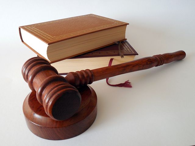 Ilustrasi keputusan hukum (Pixabay)