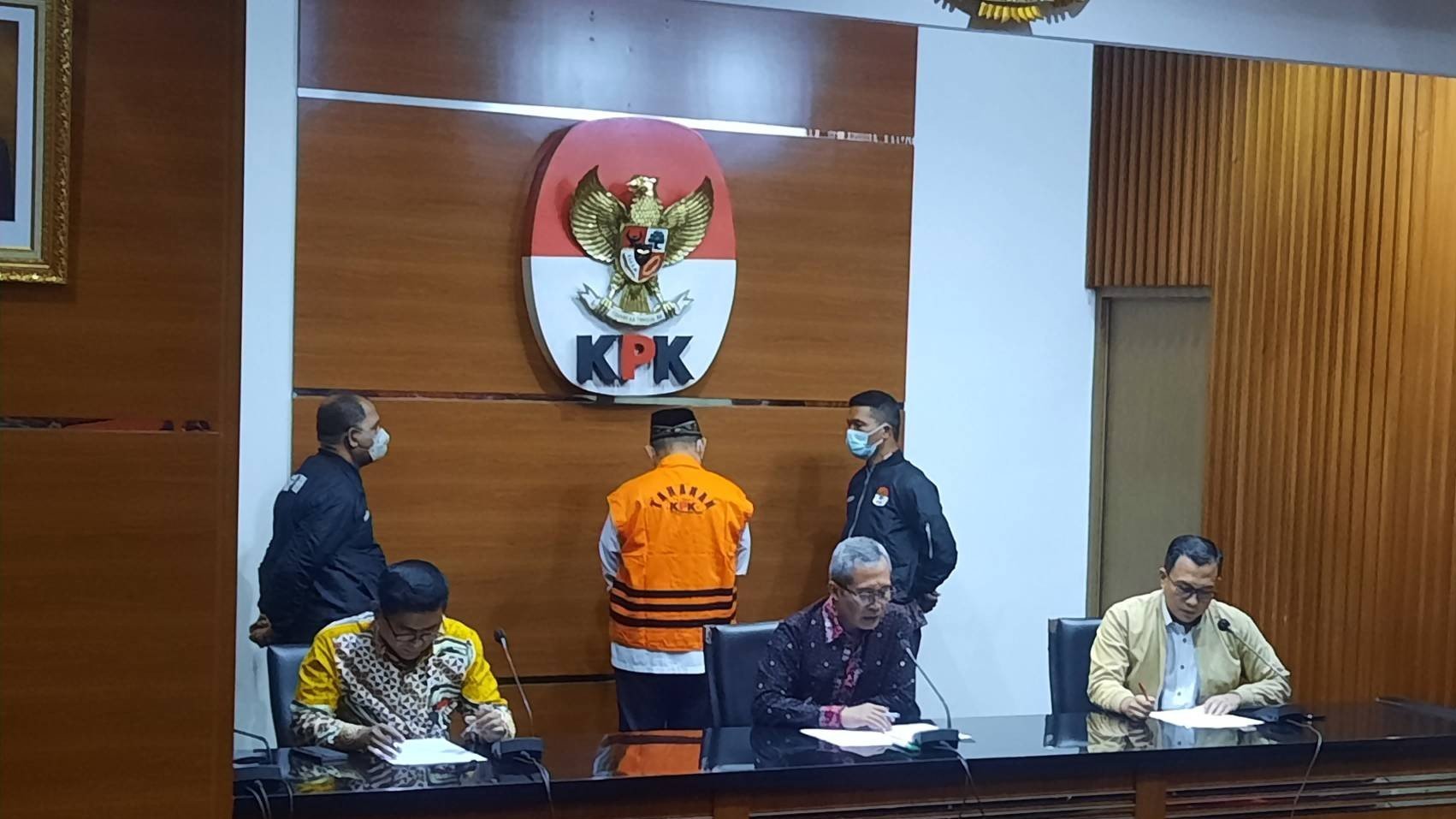 Konferensi pers penahanan eks Bupati Sidoarjo Saiful Ilah (SinPo.id/ Zikri)