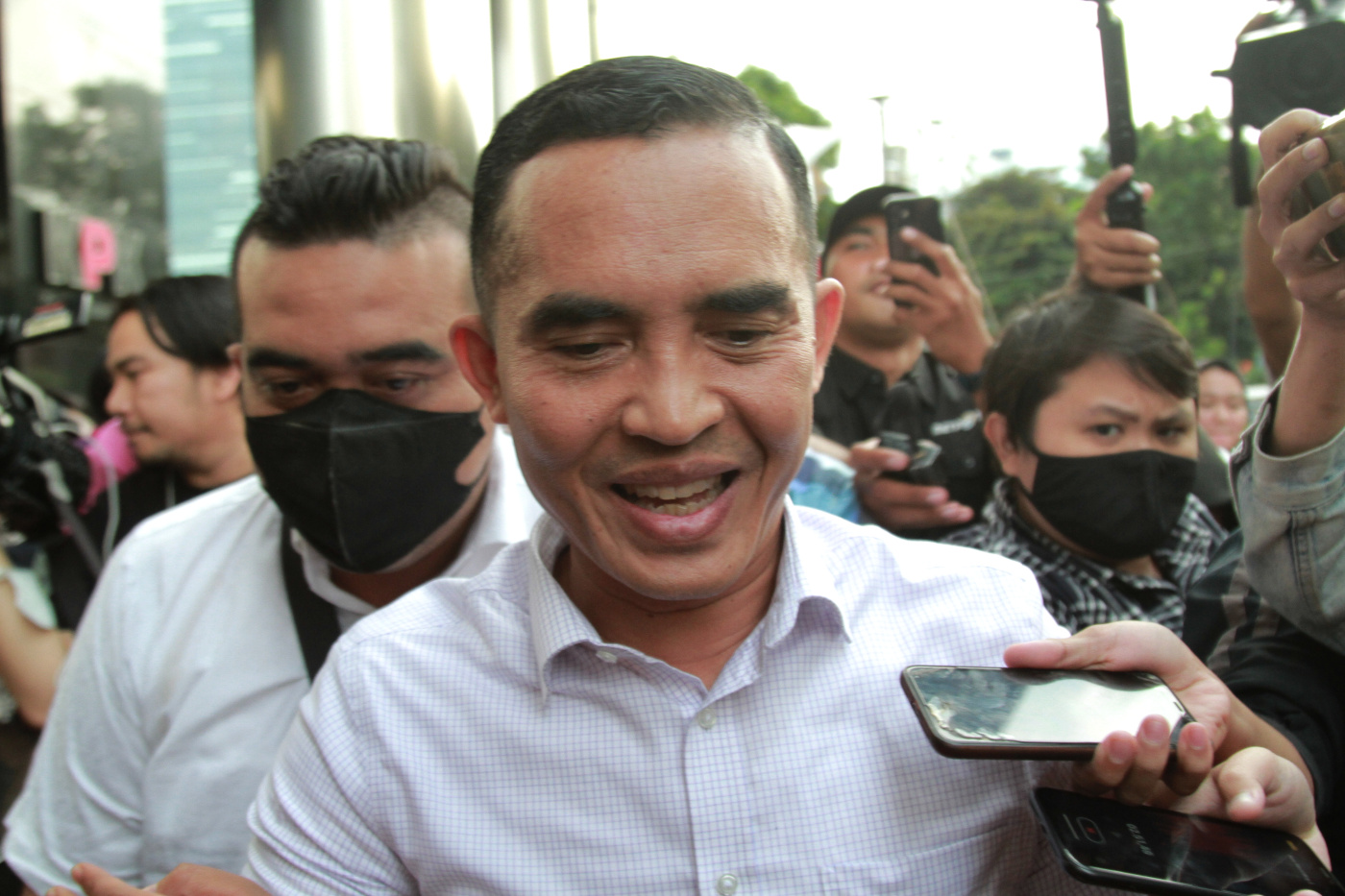 Mantan Kepala Bea Cukai Yogyakarta Eko Darmanto usai menjalani pemeriksaan di KPK terkait LHKPN (Ashar/SinPo.id)
