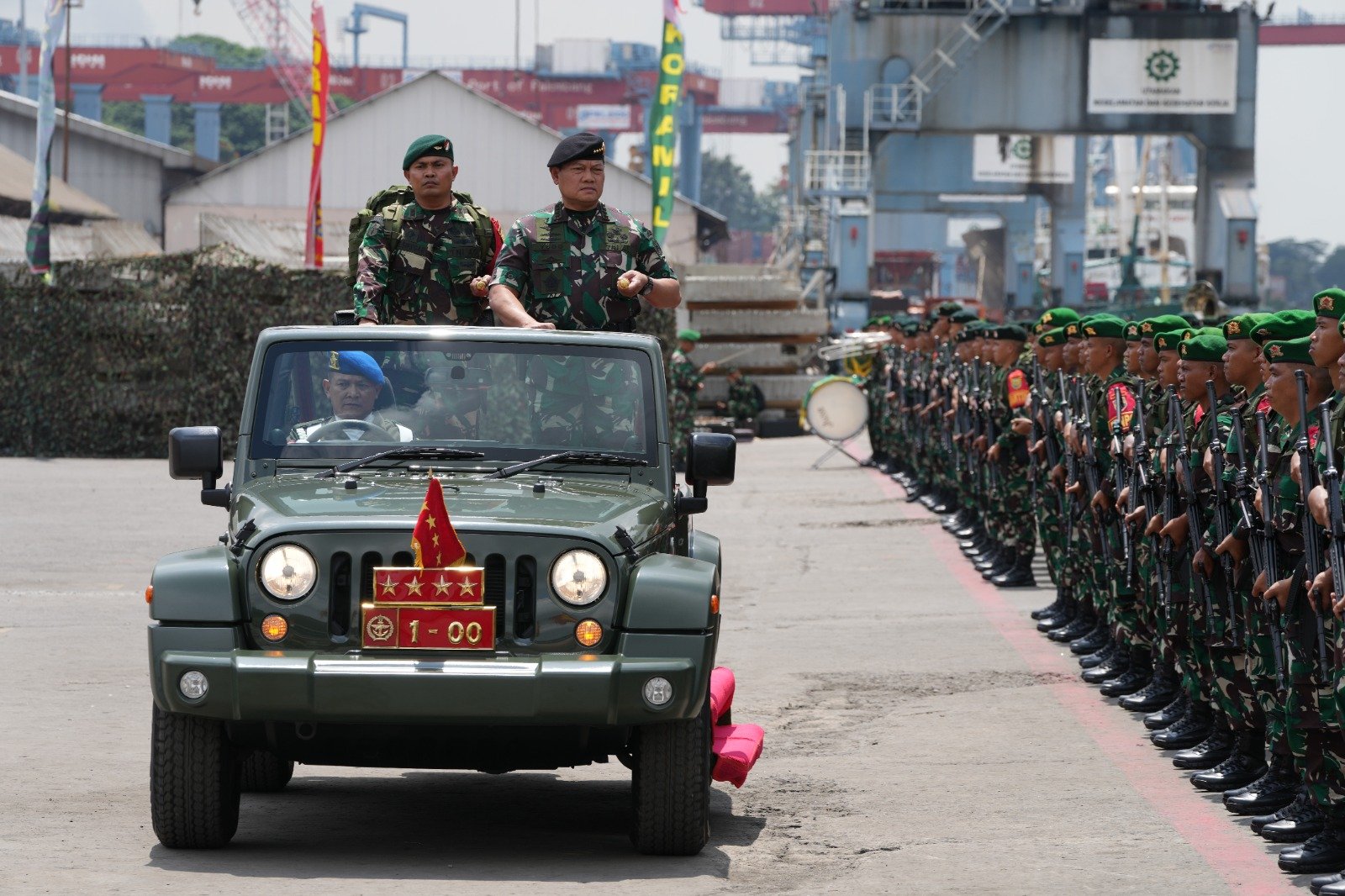 Panglima TNI Laksamana Yudo Margono saat melepas keberangkatan prajurit ke Papua (SinPo.id/ Puspen TNI)