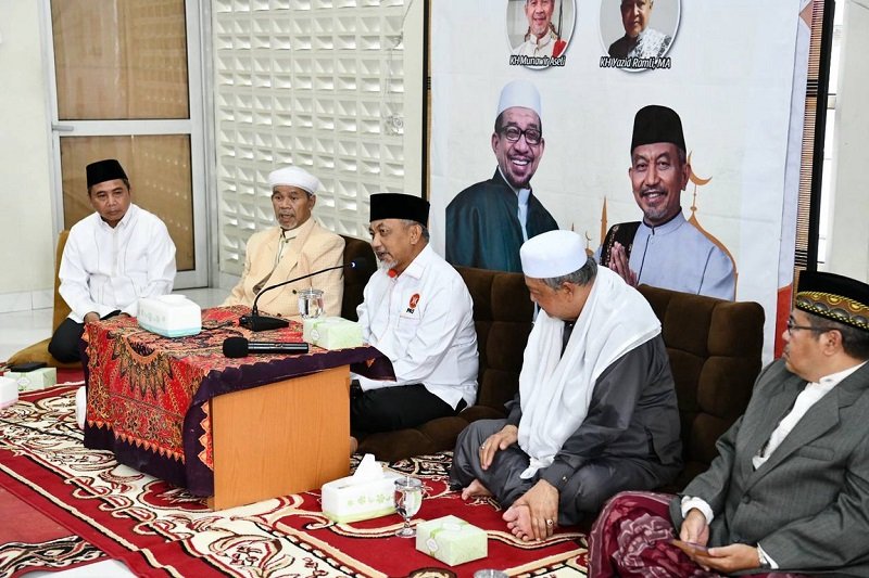 Presiden PKS Ahmad Syaikhu memberikan sambutan di Tarhib Ramadhan di Masjid Al'Adalah, DPTP PKS (PKSFoto/Donny)