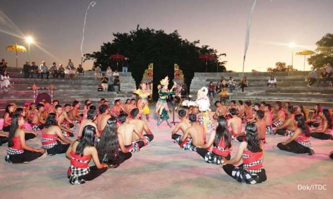 Atraksi wisata Kecak and Barong Dance Show dapat dinikmati di dalam kawasan The Nusa Dua.
