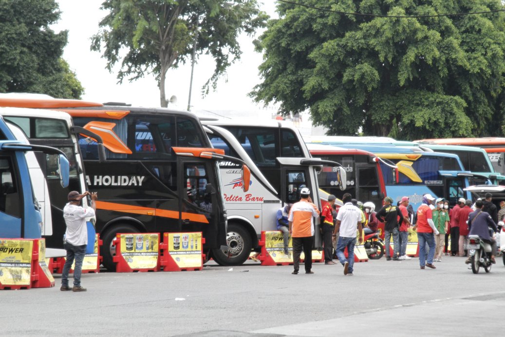 Suasana mudik di Terminal keberangkatan bus Jakarta/SinPo.id