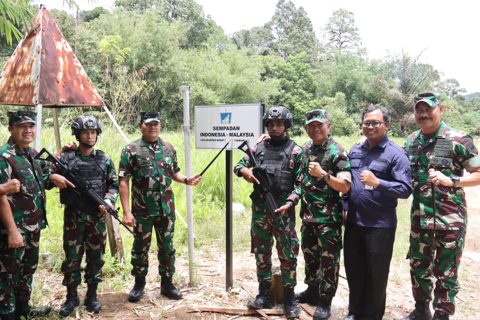 Panglima TNI Laksamana Yudo Margono saat tinjau PLBN Bengkayang (SinPo.id/ Puspen TNI)