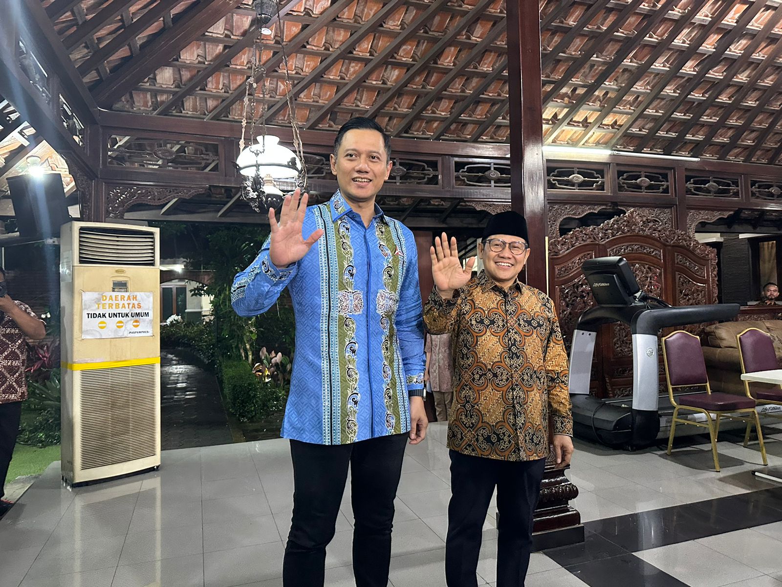Ketua Umum Partai Demokrat Agus Harimurti Yudhoyono (AHY) dan Ketua Umum PKB Muhaimin Iskandar dalam pertemuan di Puri Cikeas, Bogor pada Rabu, 3 April 2023. (SinPo.id/PKB)