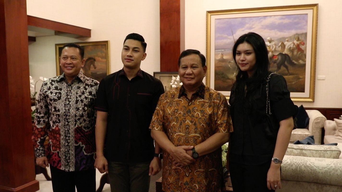 Bamsoet saat datang ke rumah Prabowo bersama putri dan calon menantu (SinPo.id/ Tim Media Prabowo)