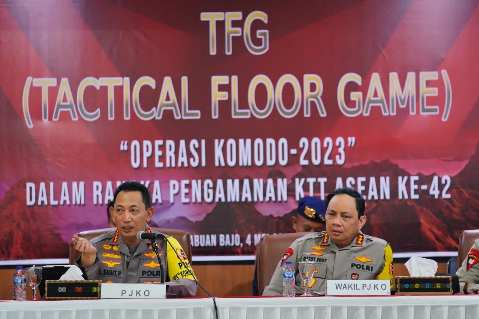 Kapolri Jenderal Listyo Sigit Prabowo tinjau kegiatan Tactical Floor Game (TFG) pengamanan Konferensi Tingkat Tinggi (KTT) ASEAN di Labuan Bajo, Nusa Tenggara Timur (NTT). (SinPo.id/Polri)