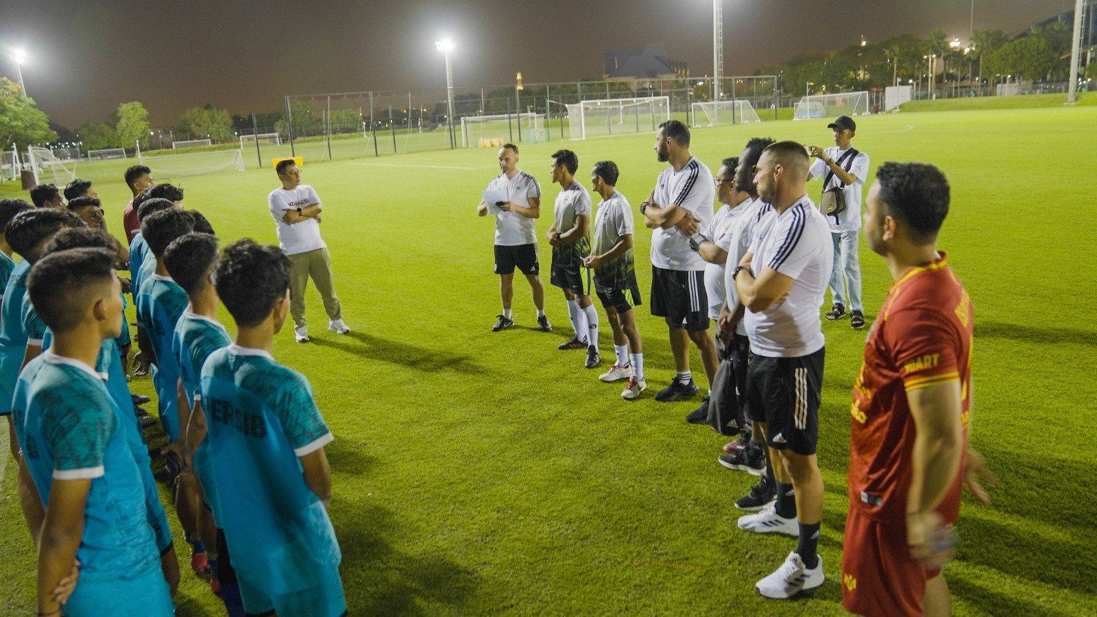 Persib U-17 saat pendidikan di Qatar (SinPo.id/ Tim Media Prabowo)