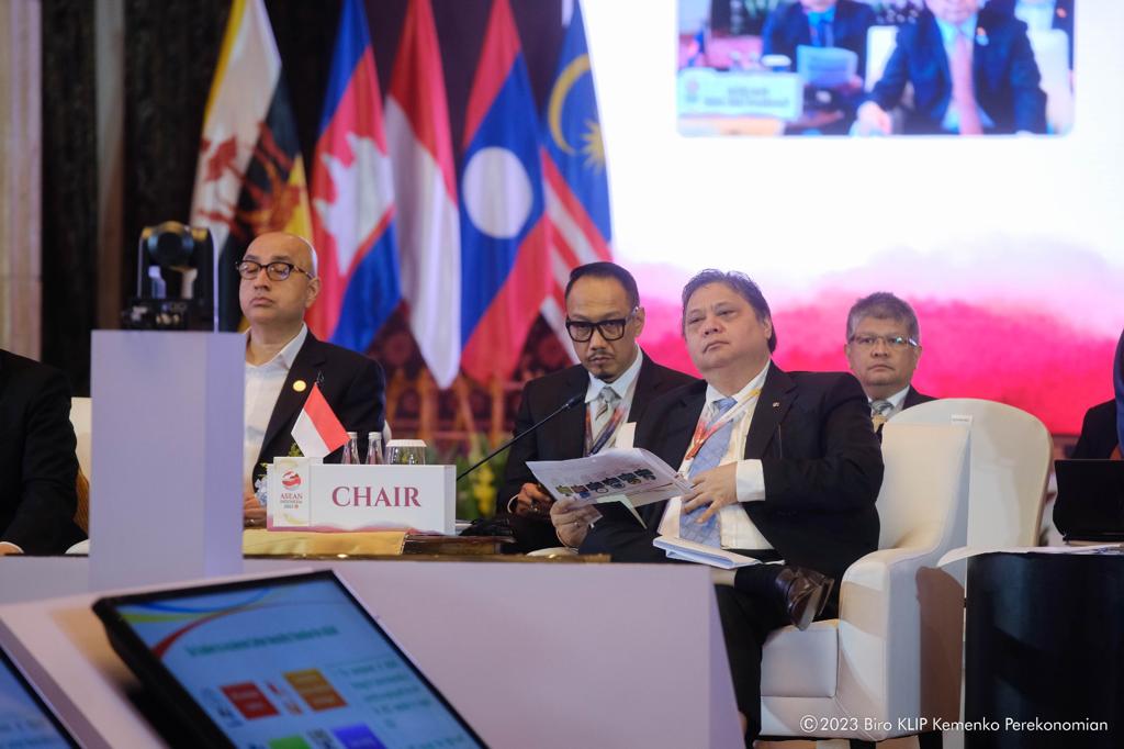 Para Menteri dari negara-negara yang tergabung dalam ASEAN Economic Community Council (SinPo.id/dok Kemenko Perekonomian)