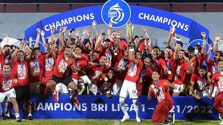 Ilustrasi. Pemain Bali United merayakan keberhasilan menjuarai Liga 1 2021/2022. (SinPo.id/Antara)