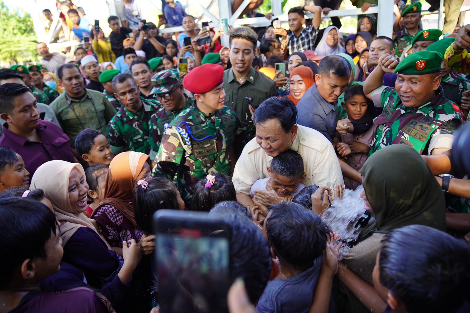 Prabowo Subianto meresmikan total 31 titik sumber air di NTB sebagai langkah serius untuk mengantisipasi ancaman krisis air. (SinPo.id/Dok. Kemenhan)
