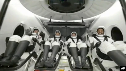 Proses pendaratan astronot Saudi ke Bumi (Sinpo.id/AP)