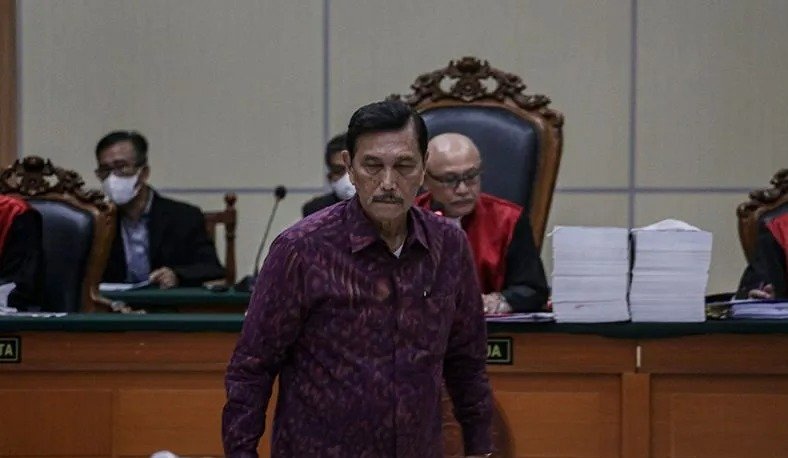 Menteri Koordinator Bidang Kemaritiman dan Investasi Luhut Binsar Pandjaitan mengikuti sidang di Pengadilan Negeri Jakarta Timur, Jakarta pada Kamis, 8 Juni 2023. (SinPo.id/Antara)