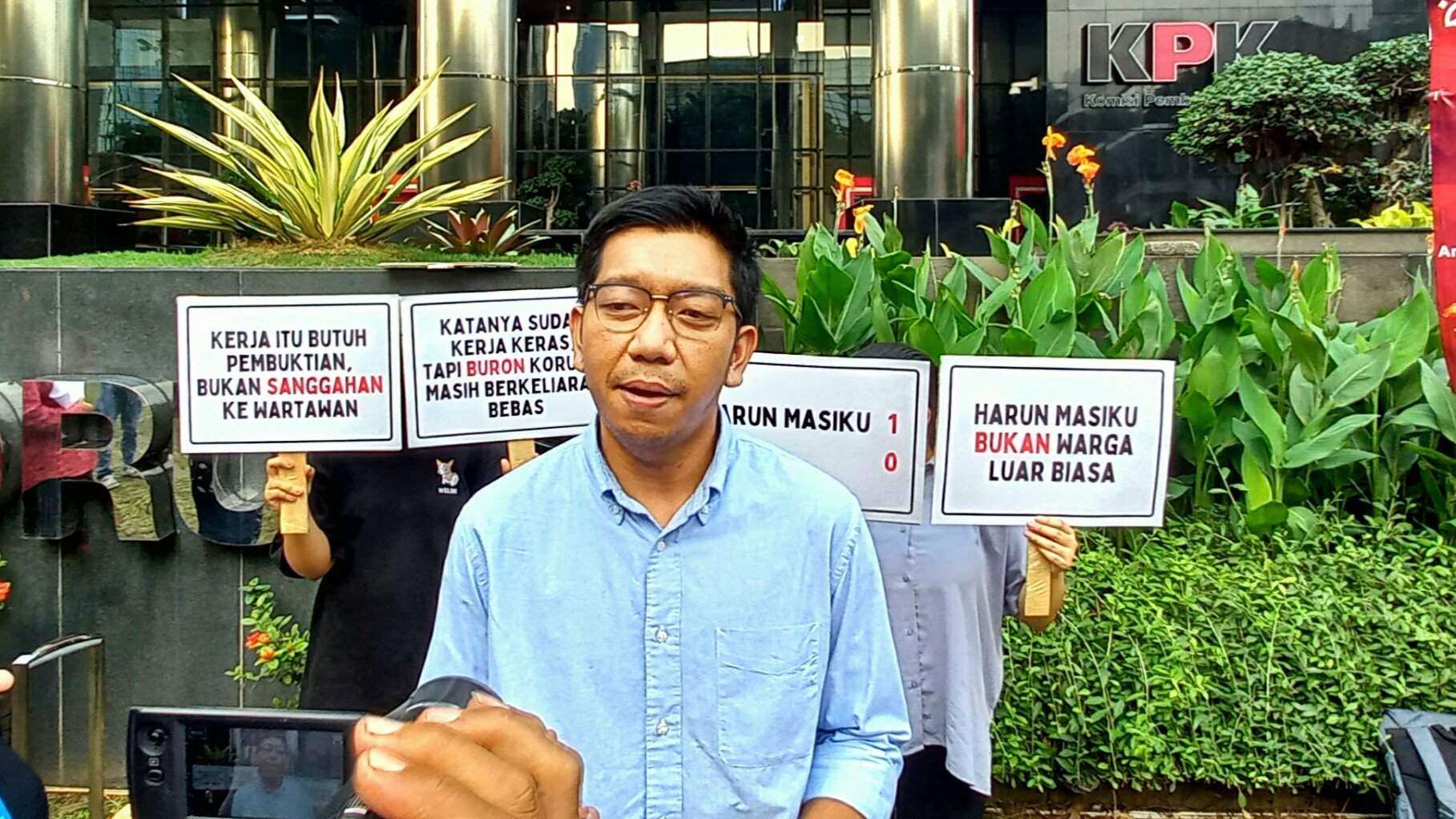 erwakilan Koalisi Masyarakat Sipil Kawal Pemilu Bersih Kurnia Ramadhana. (SinPo.id)