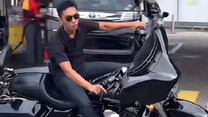 Mario Dandy saat pamerkan motor Harley bodong di sosial media (Sinpo.id/Mario Dandy)