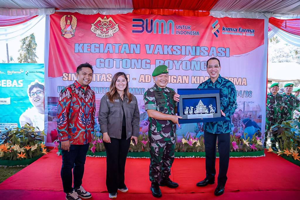 Kimia Farma Laboratorium & Klinik kerja sama dengan TNI AD untuk memberikan layanan vaksinasi serta dukungan medis yang menyasar semua lapisan masyarakat Indonesia. (SinPo.id/Kimi Farma)