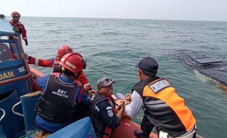 Evakuasi korban kapal karam di Kepulauan Seribu (SinPo.id/ beritajakarta)