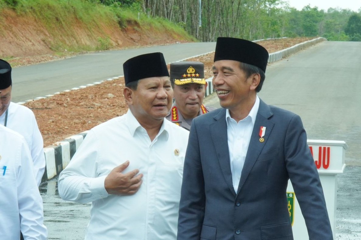 Presiden Joko Widodo bersama Prabowo Subianto (SinPo.id/ Tim Media Prabowo)