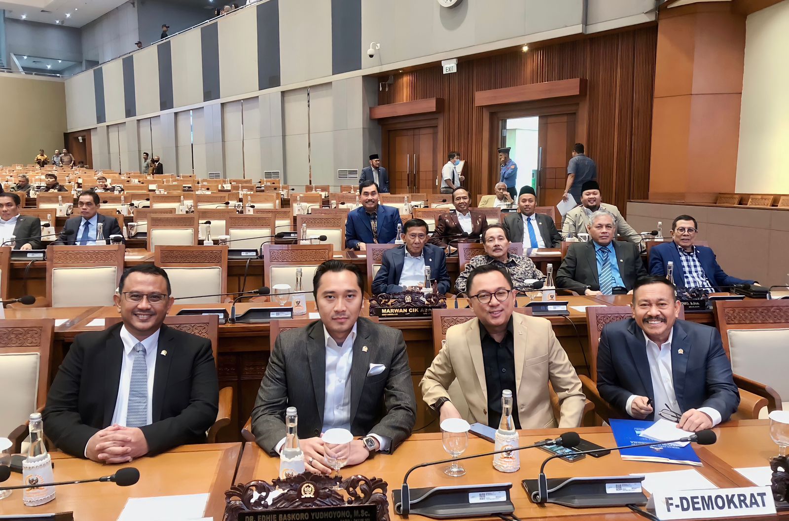 Ketua Fraksi Partai Demokrat DPR RI Edhie Baskoro Yudhoyono alias Ibas (kedua dari kiri). (SinPo.id/Dok. Fraksi Partai Demokrat)