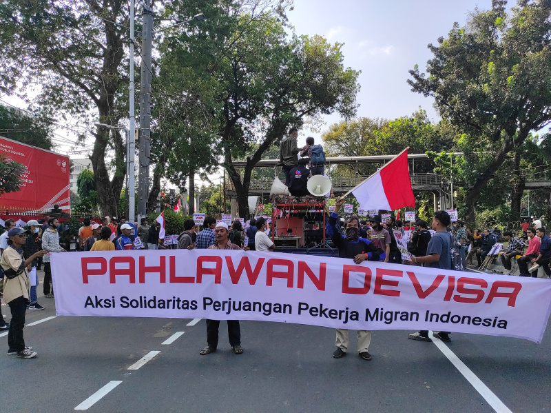 Puluhan para pekerja migran Indonesia  gelar aksi demo menuntut perlindungan dari Pemerintah (Ashar/SinPo.id)