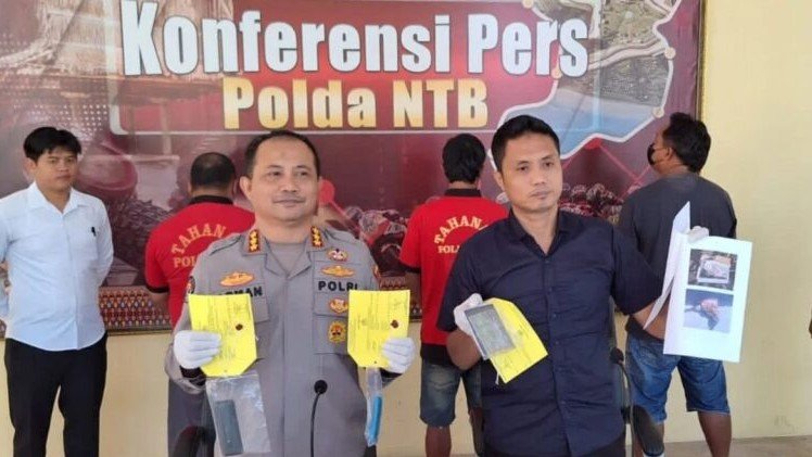 Konferensi pers pengungkapan penjualan daging penyu di Polda NTB (SinPo.id/ NTMC Polri)