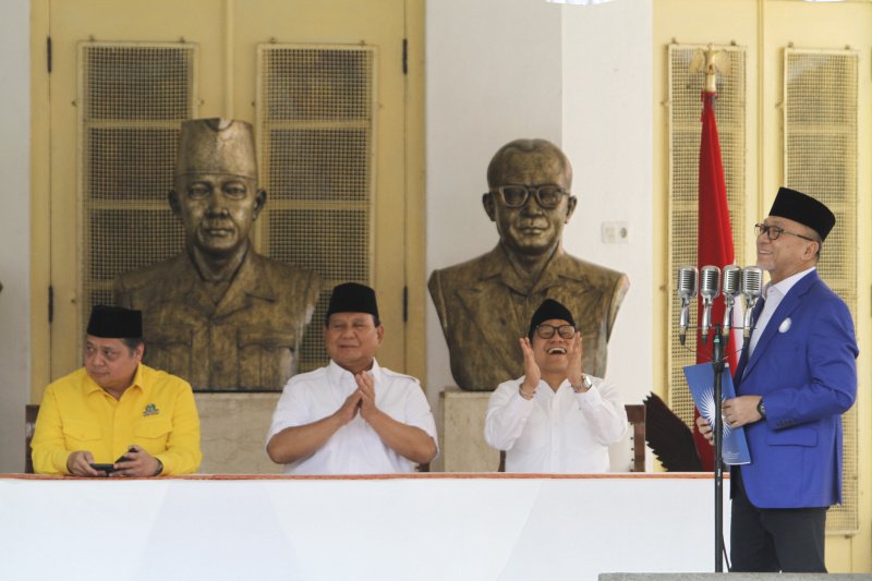 Ketum PAN Zulkifli Hasan resmi mendeklrasikan mendukung Ketum Gerindra Prabowo Subianto di Gedung Naskah Proklamasi, Menteng, Jakarta, Minggu, 13 Agustus 2023. (SinPo.id/Ashar)